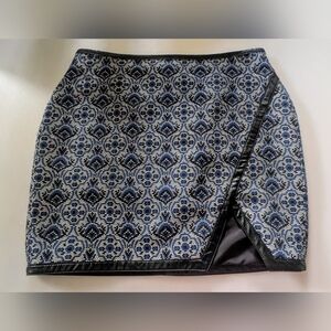 Express Woven Tapestry Faux Leather Envelope Lined Mini Skirt Size 00. Like New!